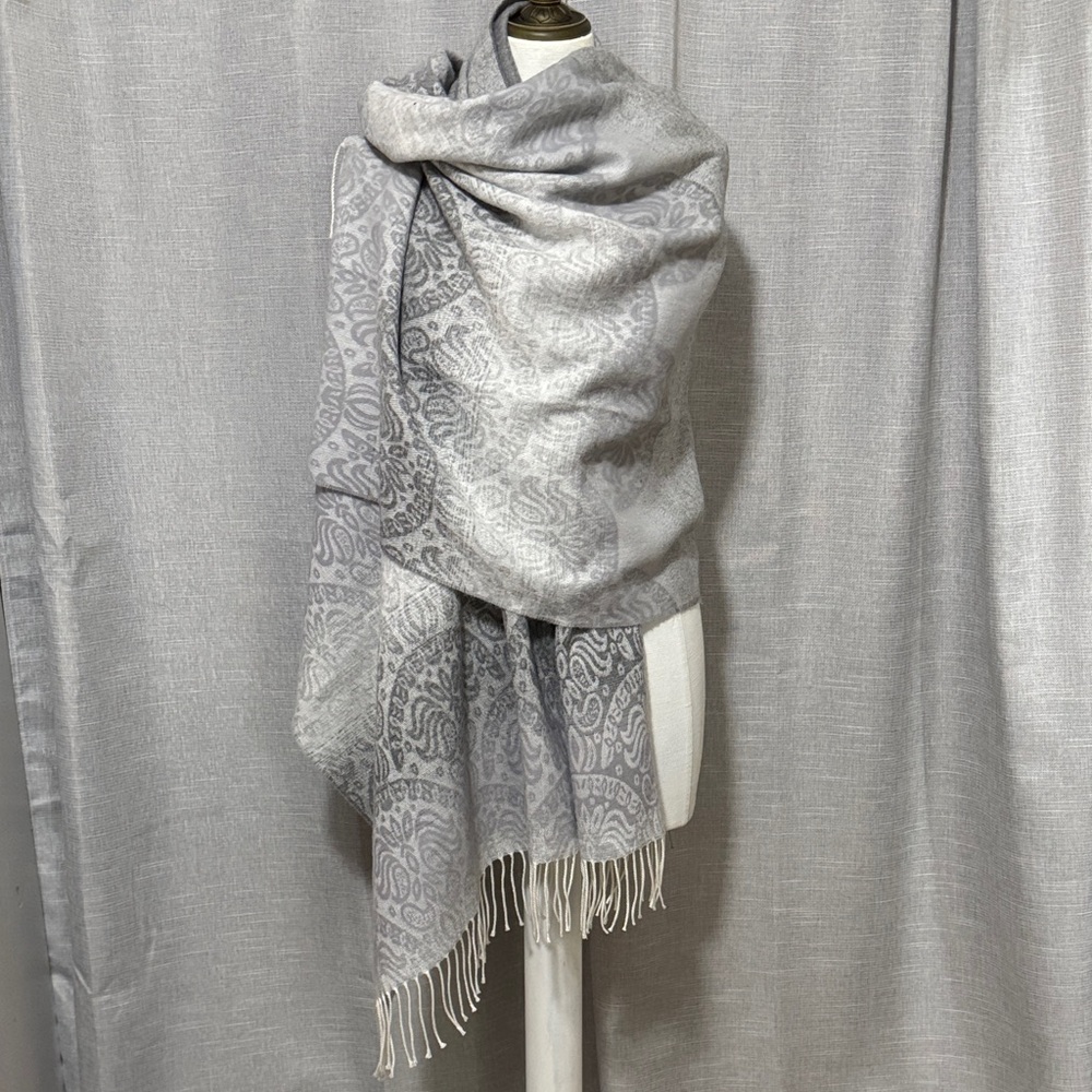Stunning Italian Wrap/Shawl Scarf-Like New-Gray Ombre Print-Twisted Fringe-Soft